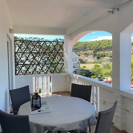 Luka Apartman